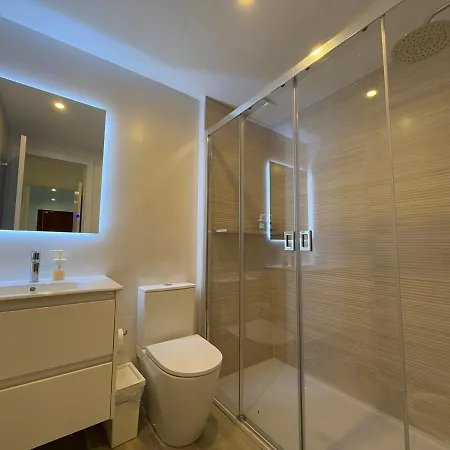 דירה Stylish & Sunny With Pool