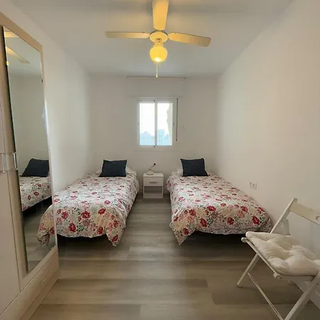 דירה Stylish & Sunny With Pool